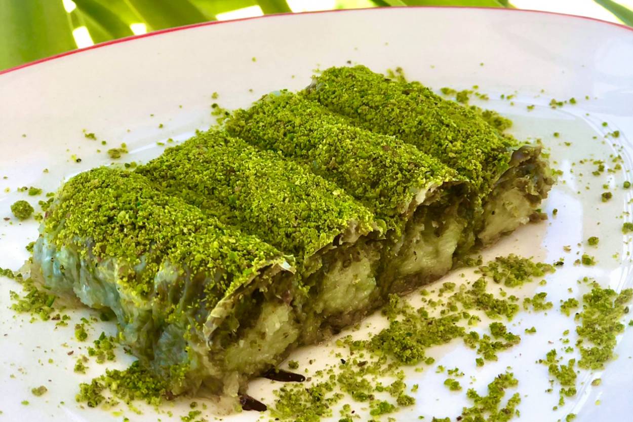 Kaymaklı Antep Fıstıklı Sarma